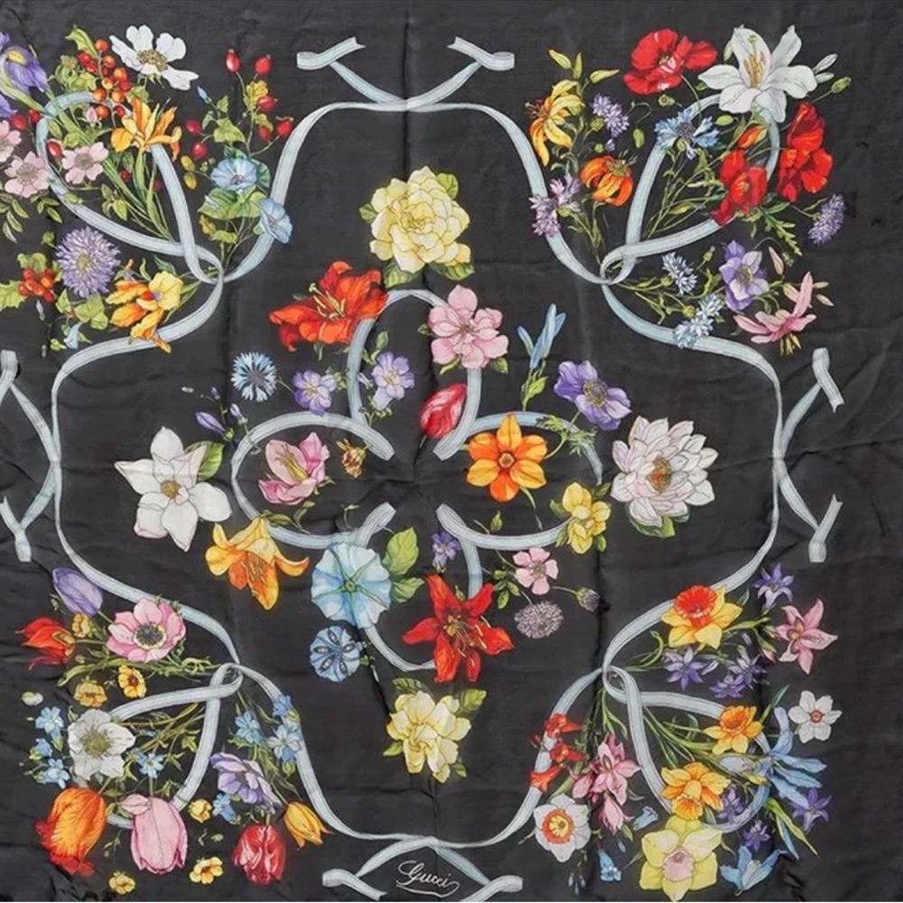 Silk Gucci Black Scarf with Floral Accents